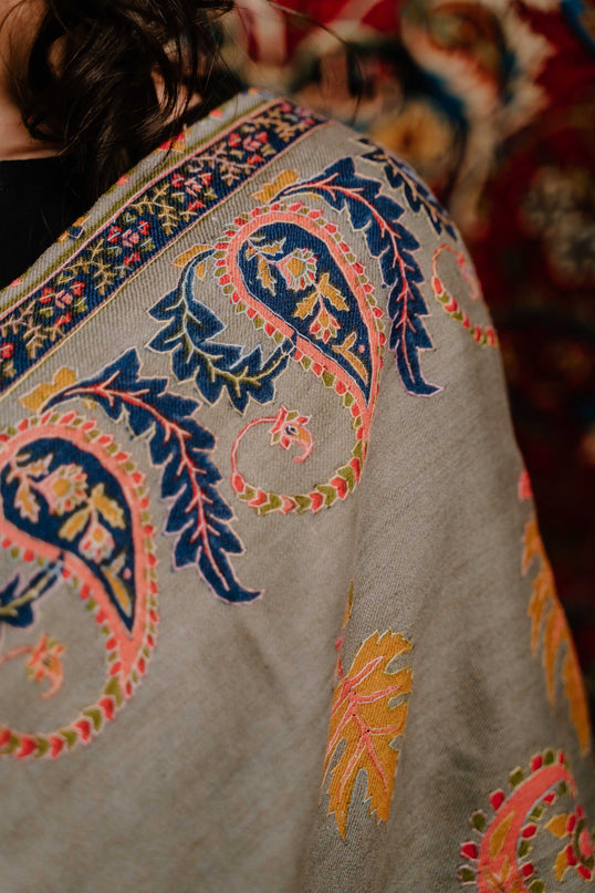 Kashmiri Kalamkari Sozni Shawl - Natural Grey | Paisley - Kashmir Jama