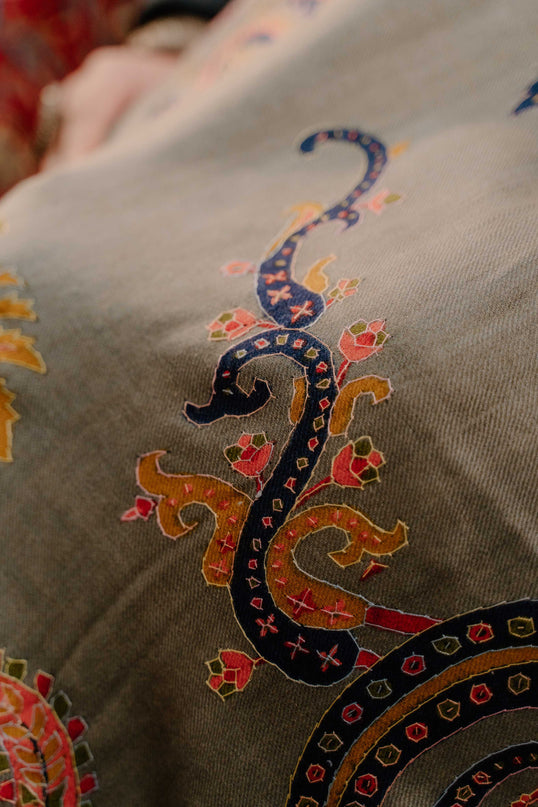 Kashmiri Kalamkari Sozni Shawl - Natural Grey | Paisley - Kashmir Jama